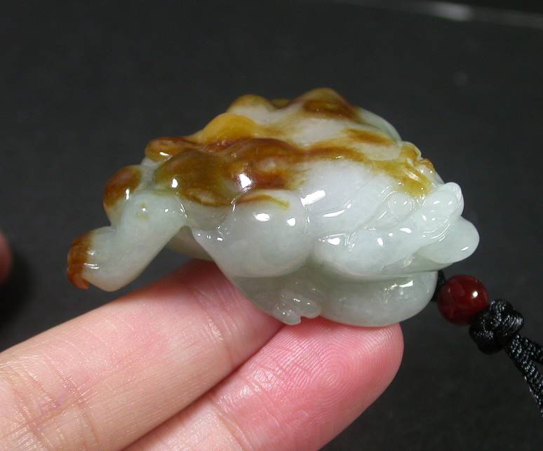 Certified Hand Carved Yellow Green Natural Myanmar Burma A Jade Jadeite Frog Toad Pendant Necklace