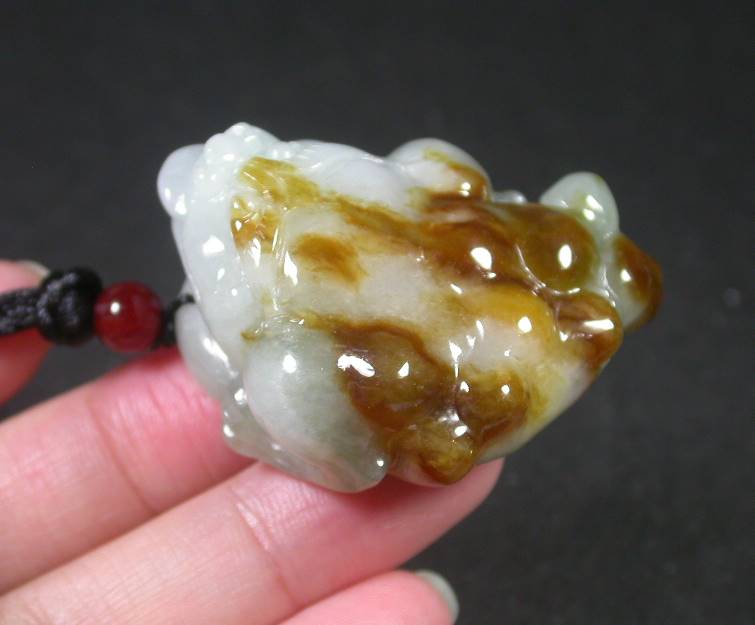 Certified Hand Carved Yellow Green Natural Myanmar Burma A Jade Jadeite Frog Toad Pendant Necklace