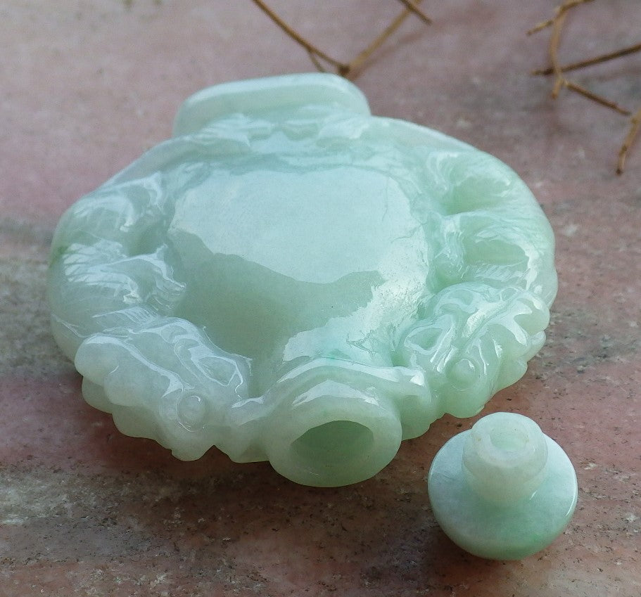 Certified Hand Carved Lavender Natural Myanmar Burma A Jade jadeite Dragon Snuff Bottle Display