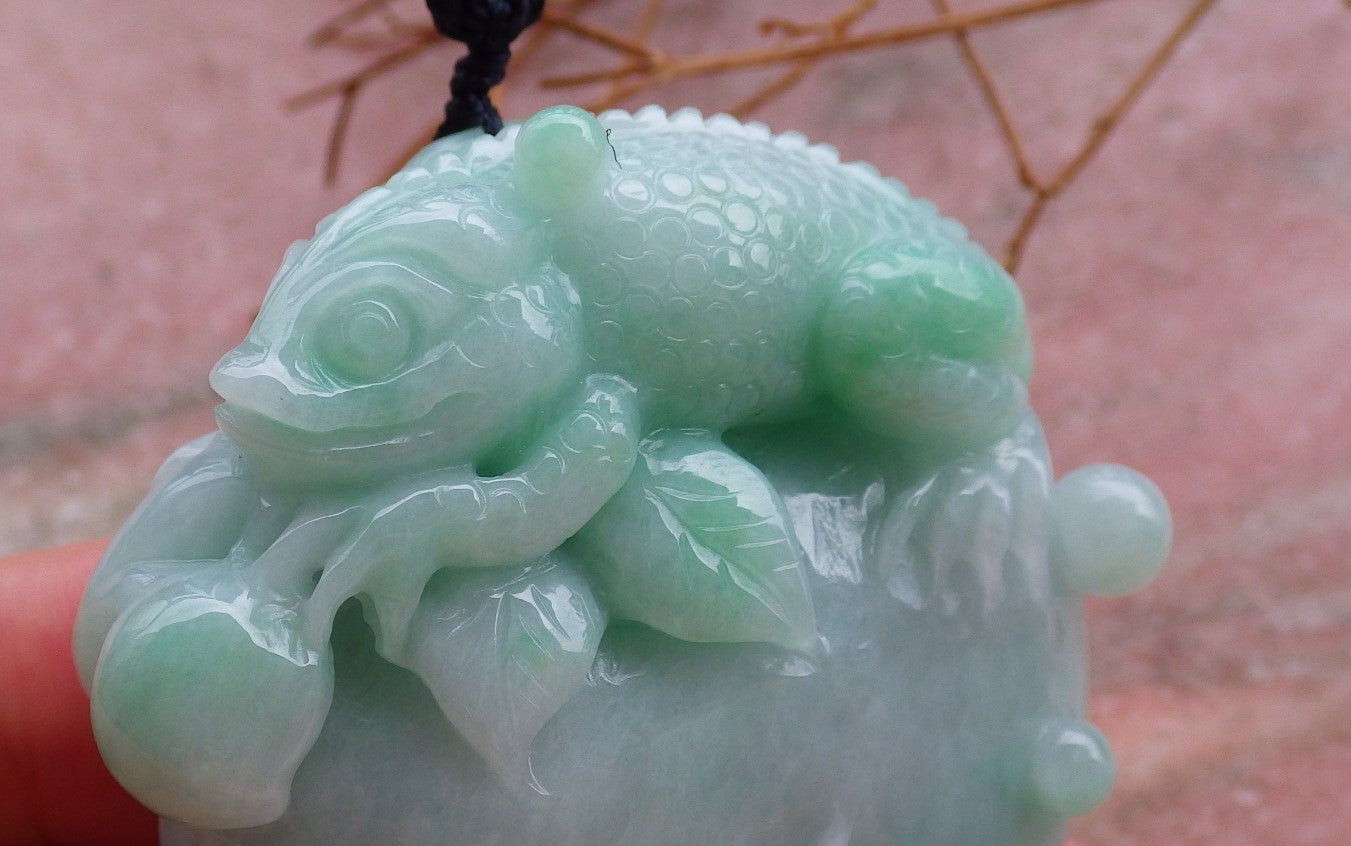 Certified Hand Carved Green Myanmar Burma Hand Carved Natural A Jade jadeite Dragon Lizard Spider Peach Pendant Necklace