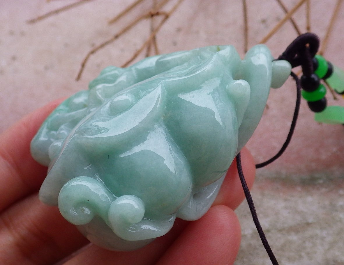 Certified Hand Carved Green Natural Burma Grade A Jade jadeite Frog Toad Lotus Pendant Necklace