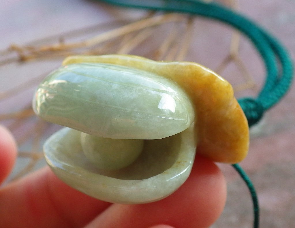 Certified Hand Carved Yellow Natural Burma A Jade jadeite Leaf Sea Shell Pendant Necklace