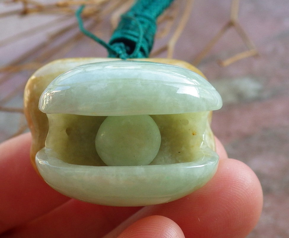 Certified Hand Carved Yellow Natural Burma A Jade jadeite Leaf Sea Shell Pendant Necklace