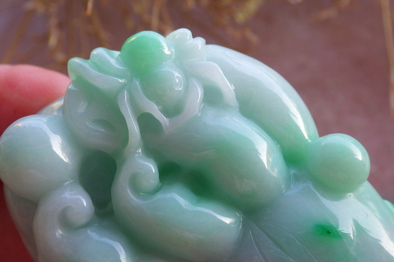 Certified Hand Carved Lavender Green Natural Myanmar Burma A Jade jadeite Spider Ginseng Pendant Necklace