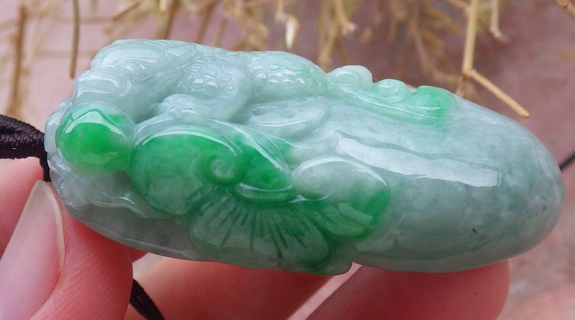 Certified Hand Carved Green Natural Burma A Jade jadeite Frog Toad Lotus Flower Ruyi Pendant Necklace