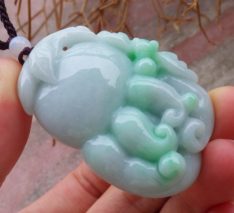 Certified Hand Carved Green Natural Myanmar Burma Grade A Jade jadeite Bat Ginseng Pendant Necklace