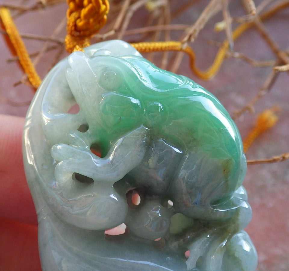 Certified Hand Carved Natural Green Myanmar Burma A Jade jadeite Frog Toad Lotus Flower Pendant Necklace