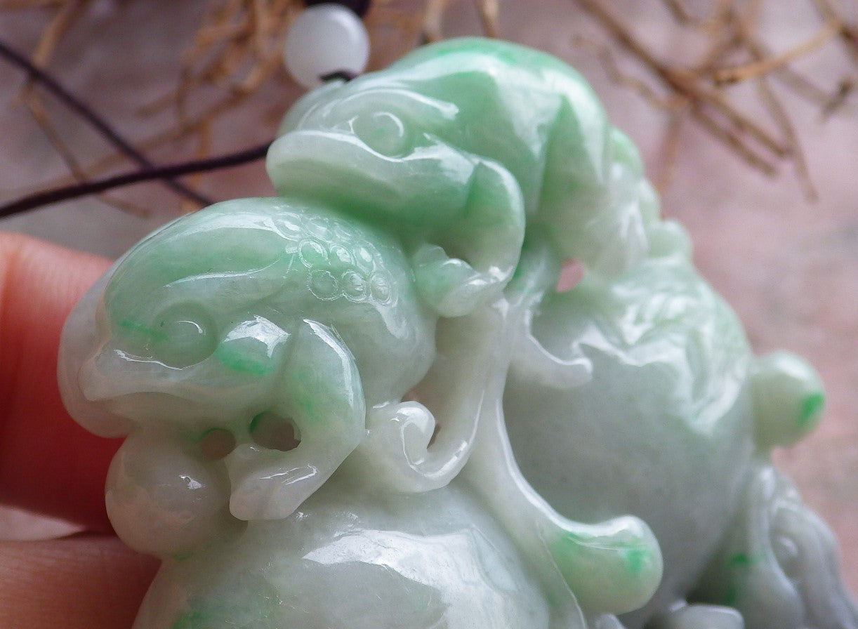 Certified Hand Carved Natural Green Myanmar Burma A Jade jadeite Frog Toad Lotus Flower Pendant Necklace