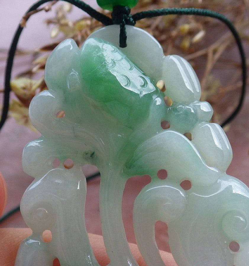 Certified Hand Carved Green Natural Myanmar Burma A Jade jadeite Bee Lotus Lucky Amulet Pendant Necklace